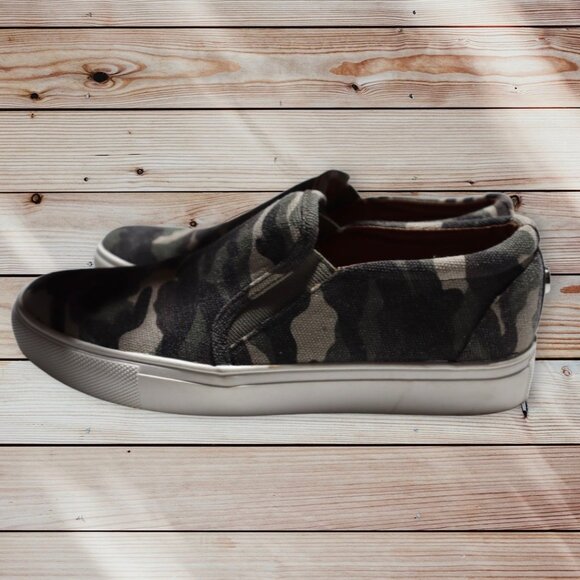 Steve Madden Green and White Flats Slip-On Comfort - Picture 5 of 7